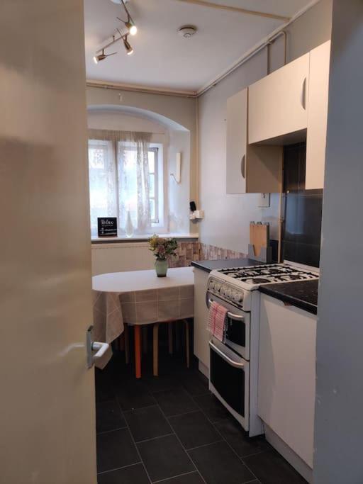 Simply Shoreditch 1 Bed Space * Londra