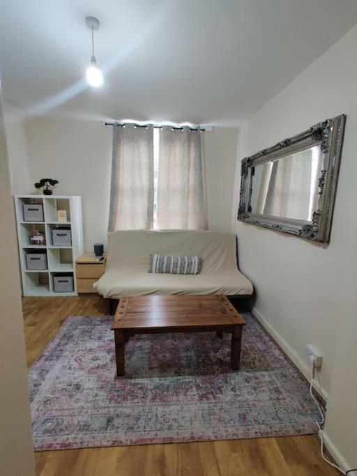 Simply Shoreditch 1 Bed Space Londra